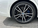国道1号線に沿い横浜市営地下鉄「三ッ沢上町駅」から徒歩約10分。 BMW Premium Selection 横浜三ッ沢店 / 〒240-0062神奈川県横浜市保土ヶ谷区岡沢町322-3 / TEL:045-612-8488