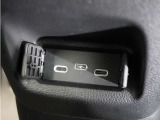 ◆スマートフォンの充電等にも便利な電源ソケットも使いやすい場所に装備されています。