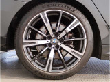 BMW純正アルミホイールです。納車時にはアルミホイールコーティングも承っております!是非ご検討下さいませ。