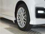 ◆純正アルミホイール装着車◆これで足元まわりも、おしゃれにきまります!