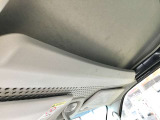 オーバーヘッドシェルフにより頭上にも収納できます。