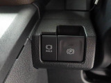 電動パーキングブレーキ搭載!指先だけで簡単に操作可能♪オートブレーキホールド搭載!信号待ちなどでブレーキを踏んで停車した時にブレーキペダルから足を離してもブレーキを保持するので安心です♪