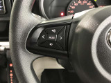 ステアリングスイッチ付き。前方から目を離すことなく操作することが可能です。