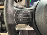 ステアリングにオーディオ操作スイッチが付いています。オーディオ画面に直接タッチしなくても操作が出来ますので、運転に集中できます。