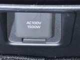 AC100V、1500Wのコンセントを車内に設置。アウトドアや駐車場で野外のコンセントとして利用できます。また、停電などの非常時にも使える便利な機能です!