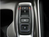 シフトはボタン操作となっており、直感的な操作性により、ドライバーの快適な運転を支援。P・N・Dは押す、Rは引くという人間の感覚にマッチした操作感です。