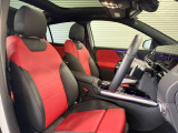 メルセデスのシートは、少し硬めに出来ておりますので、長時間の運転でも疲れにくく、安全にドライビングをお楽しみ頂けます