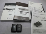 取説・メンテナンスノート・スマートキーの3点セットです。