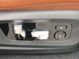 電動シートはメモリー機能を備えており、シートおよびドア・ミラーの位置を記憶することができます。