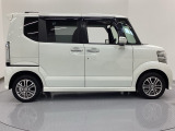 自社整備工場で点検整備をおこなってからお渡ししています。車検が残っている場合は『12ヶ月点検整備』を、車検整備付きの場合は『車検整備』をおこないます。整備費用は車両本体価格に含まれています。