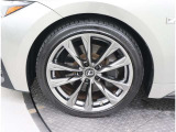 235/40R19タイヤを装備しています。※各ホイールのキズ等をご確認くださいませ。