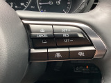 MRCC(マツダレーダークルーズコントロール)は先行車との車間を維持しながら追従走行を行い、長距離でのドライバー負担を軽減させてくれます。
