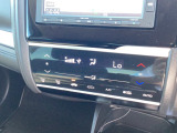 オートエアコン付きでいつでも車内快適☆