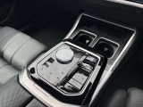 Qi 対応の機器(スマートフォン等)を充電できるワイヤレス充電機能を全車に標準装備。