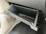 グローブボックスはとっても大きくて使いやすいですよ!他にも収納が充実しているので小物もスッキリ収まりますよ!