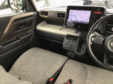 広々とした視界で運転も快適。勿論、安心、安全なSRSエアバックシステム運転席&助手席付
