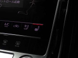 温度調整機能付きのシートヒーターがフロントシートに装備されていますので、エアコンによる乾燥を気にすることなく温まることが出来ます。