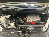 エンジンルームもクリーニング済みできれいですよ。日産の整備士がしっかりと丁寧に点検していますので安心してお乗りいただけます