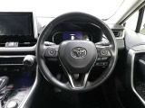 各操作スイッチなどもハンドルから手を放すことなく操作可能で安全運転に支援いたします!