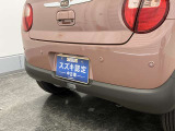 【後退時ブレーキサポート】リヤバンパーに4つの超音波センサーを内蔵し、車両後方にある障害物を検知。透明なガラスなども検知でき、コンビニの駐車場などでの衝突回避をサポートします。