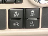 駐車時の後方確認をサポートするバックモニター。安全でスムーズな後退をアシストします。