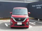 ヘッドライトの上向き下向きを自動で切り替えてくれます。対向車や前方の車にも迷惑をかけにくくなります。