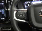 前方車を自動追従するアダプティブクルーズコントロールに加え、ステアリング操舵も行う進化型クルーズ『パイロットアシスト』を搭載。車体を車線内へと適正に維持しつつ先行車を忠実に追従します。