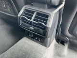 AAA東大阪では、ドリンクを提供し、ゆっくりと車を検討できるよう取り組んでおります。試乗や車の詳細を確認しながら、ぜひお気に入りの1台を見つけてくださいませ。