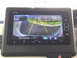 バックモニター付きで、車庫入れやバック時の後方確認をしっかりサポート。モニターに映し出される映像で死角も確認しやすく、狭い場所での駐車や後退時の操作をより安心して行えます。