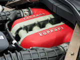 6.5L V12自然吸気エンジンをフロントミッドシップに搭載し、725cvのゆとりあるパワーを発生します。