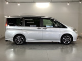 【セキュリティアラーム】車両の盗難や不正侵入を防止するための警告装置が付いています。警告音やハザードランプの点滅で周囲に異常を知らせてくれます