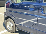 運転席からのアクセスもスムーズ。乗り降りがしやすい設計で、運転の負担を軽減します。快適なドライビングポジションを実現します。