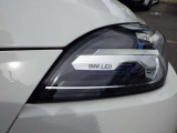 LEDヘッドランプは自然に近い色で、夜間の運転時や天候の悪い時にキレイに照らしてくれます。