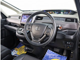 お車選びをお楽しみ頂けるよう、在庫車の展示スペースを十分に確保しております。