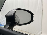 後続車が接近するのを知らせてくれるBSM(ブラインドスポットモニター)。接近するとドアミラー部の警告灯が光ってくれるので、万が一の追突も防げそうですね♪上級装備です。