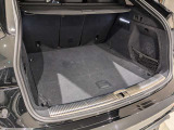 【トランク】ラケッジスペースもこの通り広々としており、ゴルフバックやスーツケース、ベビーカーと思い通りの使い勝手になります。
