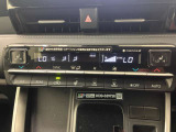 オートエアコン付きです。設定した温度に常に保ってくれます。快適なドライブをお楽しみください。