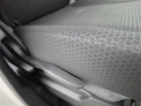 運転席の座面はお好みの高さに調整もできます♪