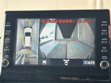 パノラミックビューモニター付きです。車両を上から見たような映像をディスプレイオーディオ画面に表示。運転席からの目視だけでは見にくい、車両周辺の状況をリアルタイムでしっかり確認できます。