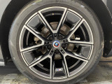 BMWならではの卓越した走りを支えるホイールと足回りです!日本車の走りに慣れている方にもぜひ体感して頂きたいほど、高いレベルでまとまっています!