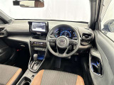 運転席まわりです。 各操作スイッチは使いやすい位置に配置されてます。