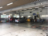 店舗に併設の整備工場が御座います。最新の整備工場で、正規ホンダディーラーである当社へ車検・点検・修理等はぜひお任せください!!!」