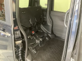 リアシート座面を持ち上げると、背の高い荷物を積むのに便利なトールモードに変身します!多彩なシートアレンジで使い勝手良好!