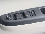 ☆もちろんパワーウィンドウ付きです。オート機能、ウインドロック機能もついています。