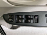 パワーウインドウは運転席ワンタッチ式になっています。挟み込み防止機能付きなので小さなお子様やペットの安全も確保します。