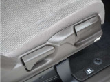 ◆シートハイトアジャスター◆運転席を上下に高さ調節ができます!運転ポジションを体格に合わせてシート調整できます。