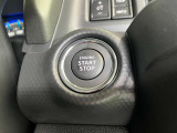 付いてて便利!とても人気の高い装備のスマートキーシステム。キーを携帯しているだけで、ドアロックの開閉並びにエンジンの始動が可能な装備です。