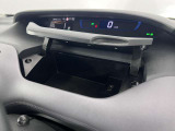 【グローブボックス】収納スペースも充実しております。