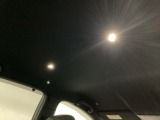 【静電タッチ式LEDルームランプ】ランプ周辺に触れるだけで簡単に点灯が可能です。