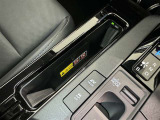 充電用USB端子付き。スマートフォンなどの充電に便利です。